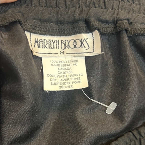 Elegant Black Pleated Maxi Skirt - Picture 5 of 5